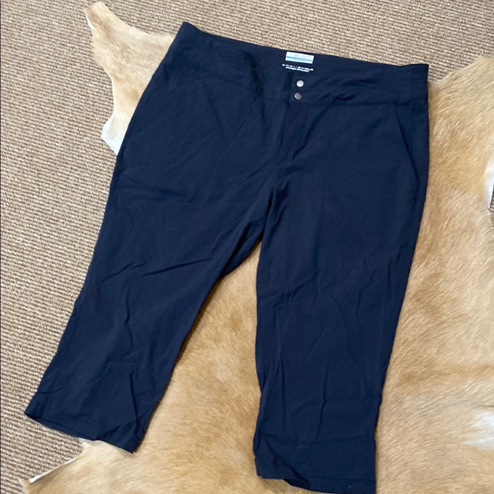 Columbia Black Capri Sport Pants